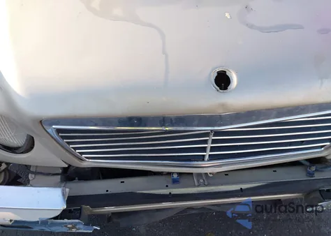 1999 Mercedes-Benz E 320 z USA, uszkodzony, nr VIN WDBJF65H9XA757356